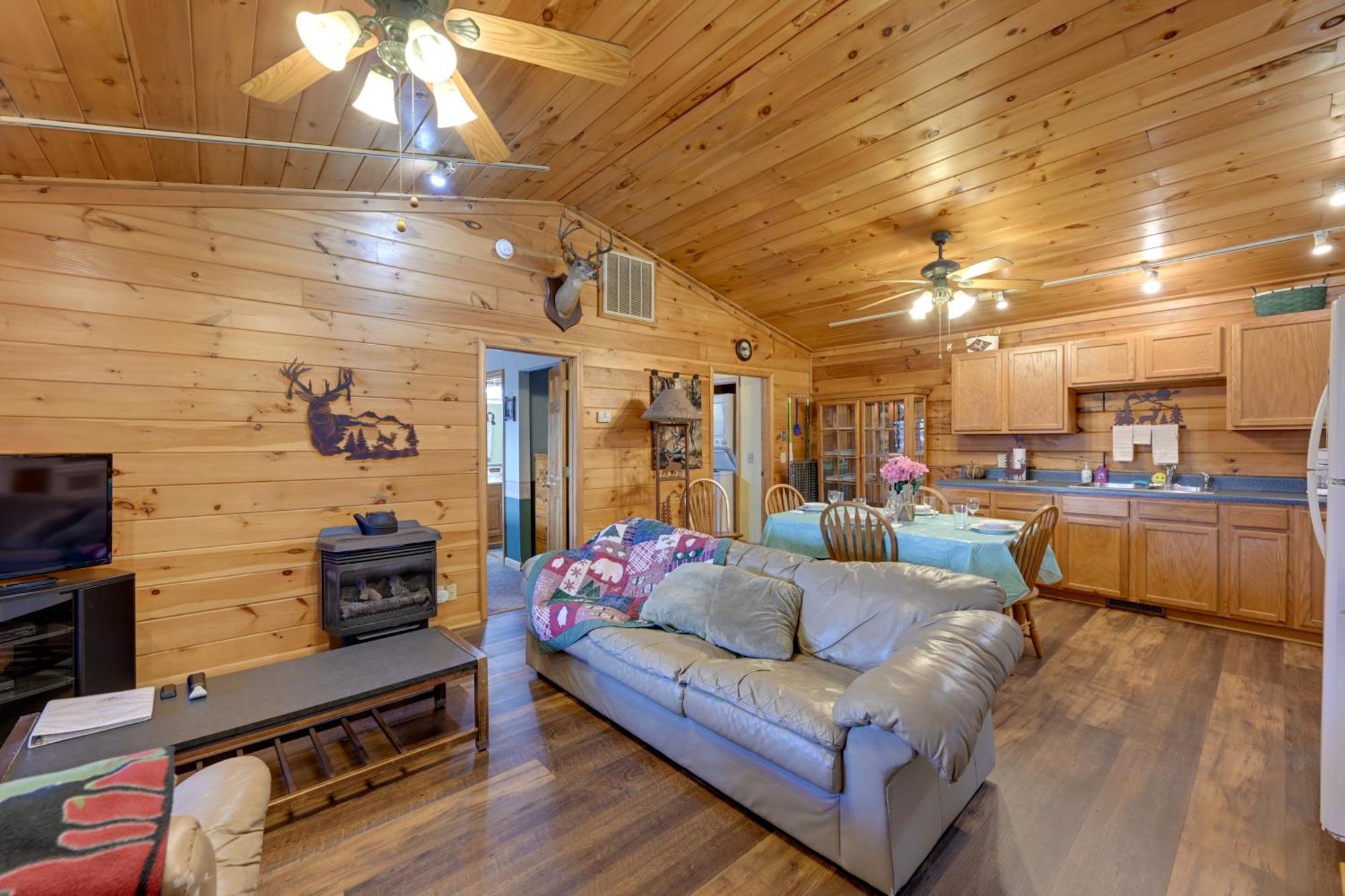 Cozy Deer Glen Cabin With Private Hot Tub And Porch! Брайсон-Сіті Екстер'єр фото